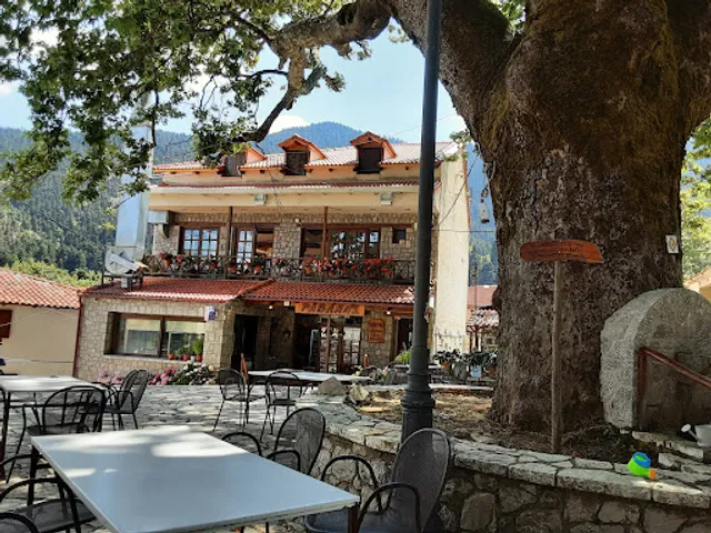 Ταβέρνα - Ξενώνας Ραβάνη