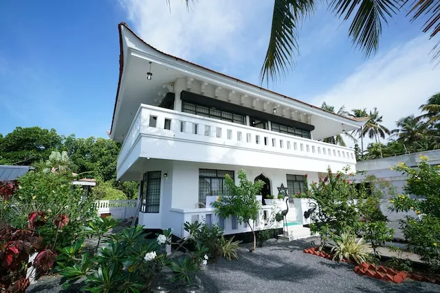 OYO 19715 Island House Marine Drive