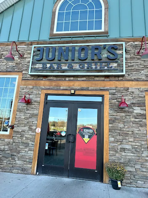 Junior's Bar & Grill