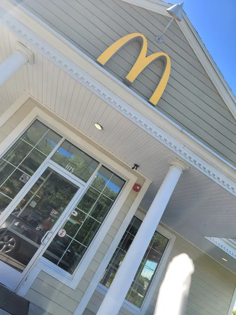 Strathmore Commons Shopping Mall