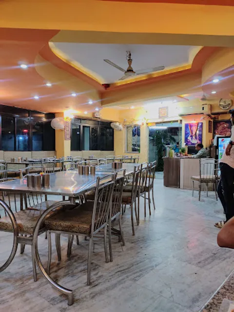 Khakhi Restaurant
