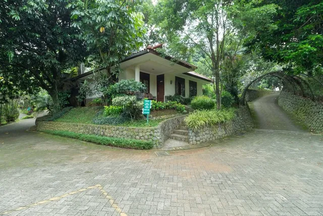 RedDoorz Resort @ Cimahpar Bogor