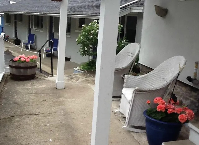 Wingaersheek Inn & Motel