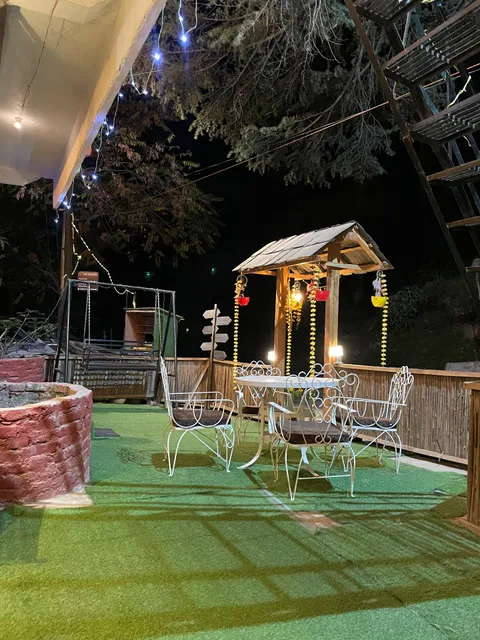 Last Benchers cafe and stay