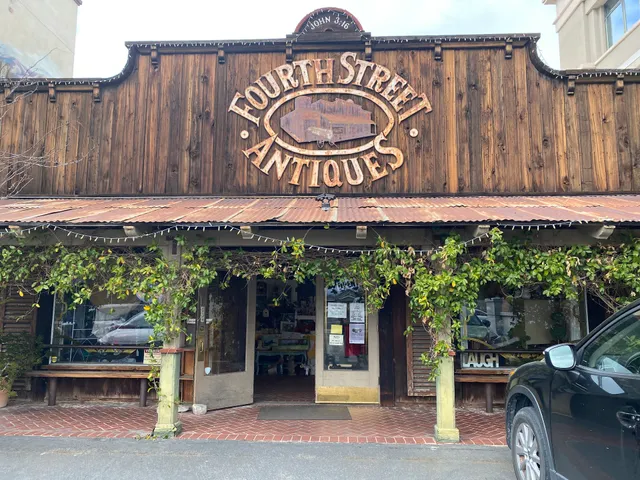 4th Street Antiques & Boutiques
