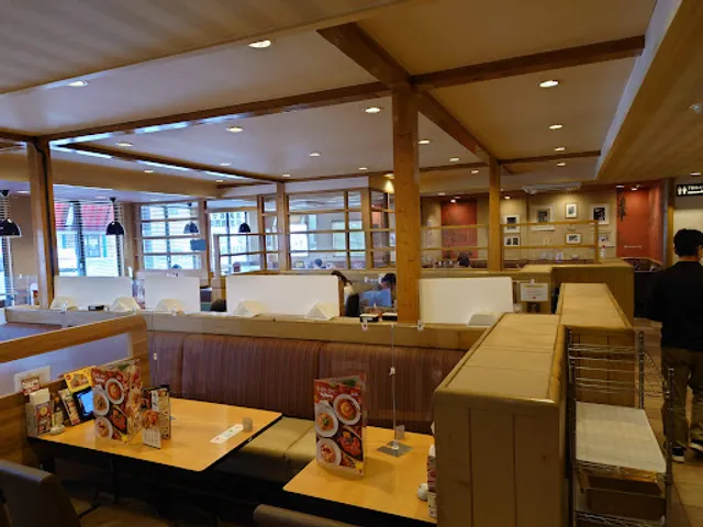 ガスト 岡山下中野店