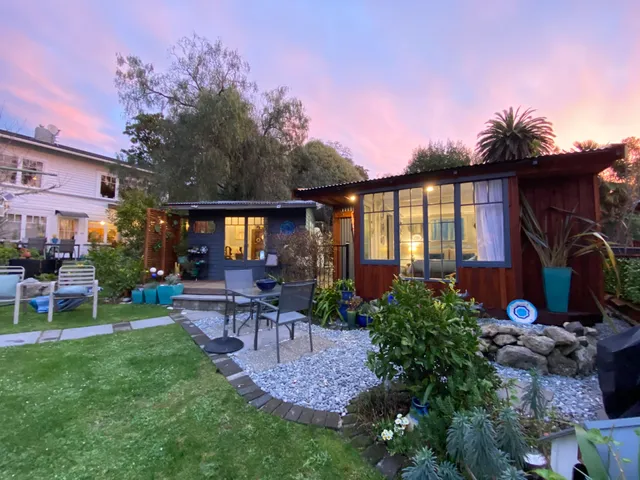 Ah House, Nelson City B&B