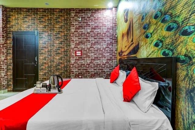 Flagship Hotel Quirk Near Phoenix Palassio