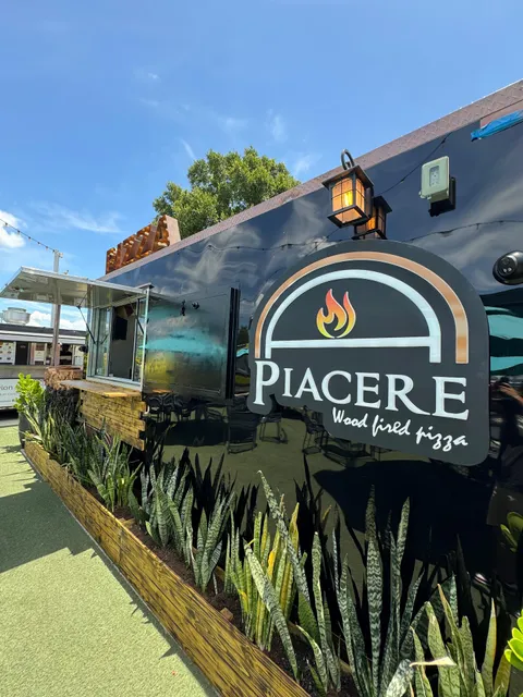 Piacere Wood Fired Pizza