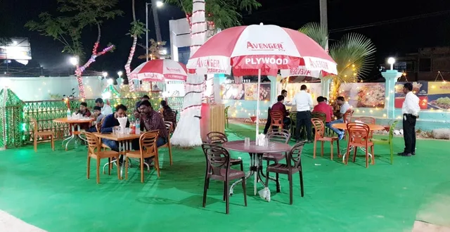 Paul's Cafeteria Restaurant