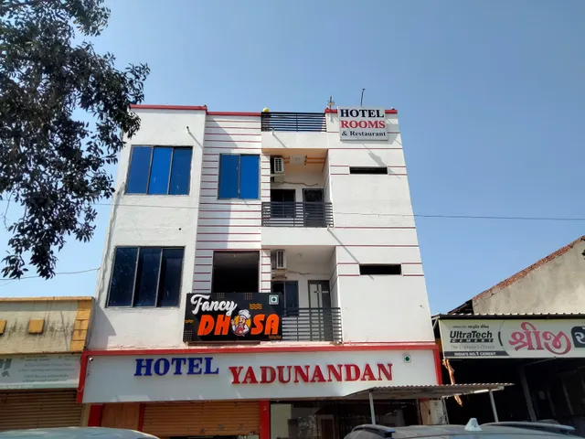 Hotel Yadunandan Room's & Restaurant