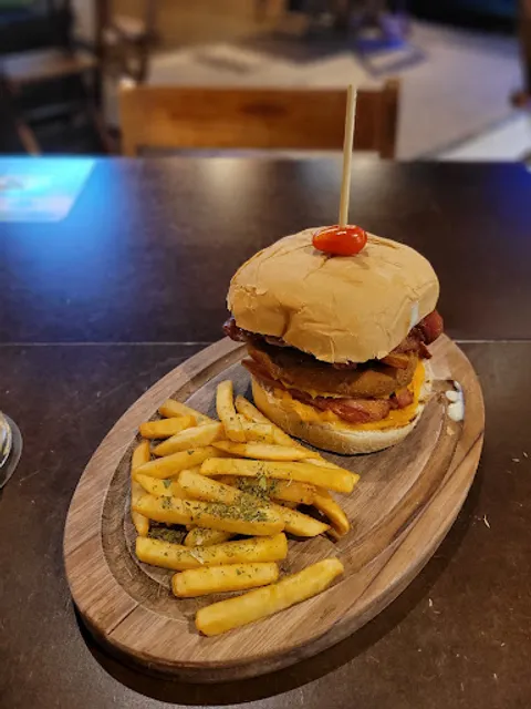 Treffen Burg e Sushi Bar | Hamburgueria | Choperia | Joinville