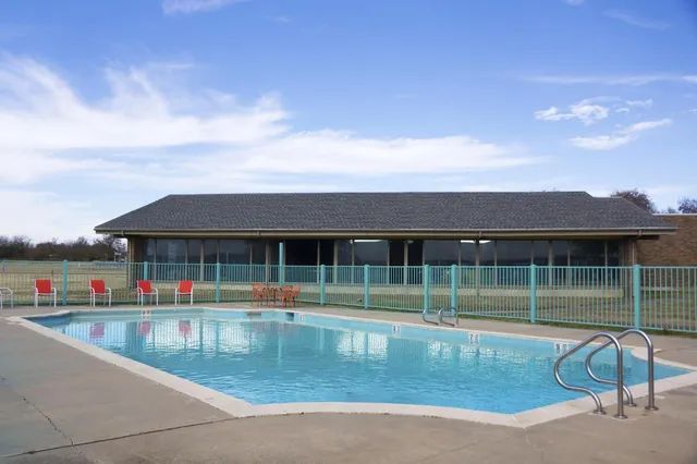 Lion's Den Extended Stay Commerce