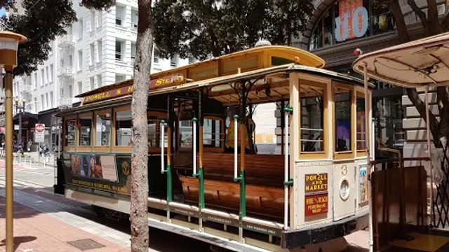 Cable Car Turnaround Powell St.