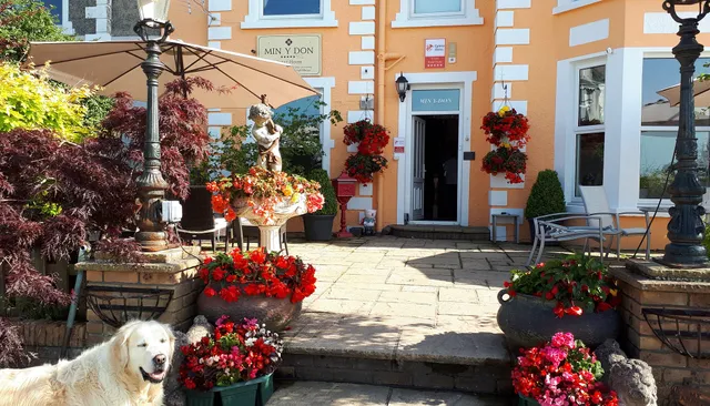 Min y Don Guest House 5 Star Gold Award