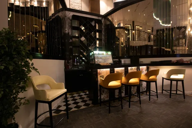 Top Grill Restaurant & Lounge