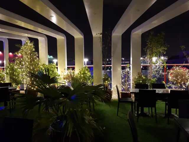 Indigo Bar & Restaurant مطعم انتيكس