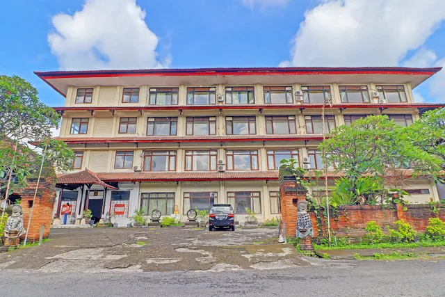 Super OYO 91870 Warna Kedaton