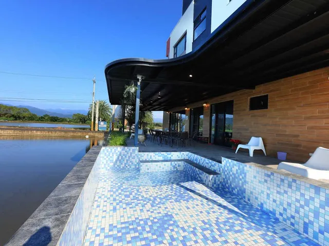 1019民宿 － 2025宜蘭包棟民宿推薦 首選 三星鄉團體住宿訂房優惠 網友好評 網紅網美民宿 人氣戲水池 熱門戶外親子釣魚 遊戲機 高CP值必住拍照打卡 烤肉 卡拉OK唱歌 麻將 特色主題 優質家庭獨棟 旅宿