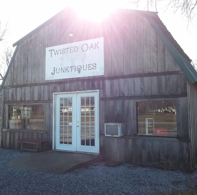 Twisted Oak Junktiques