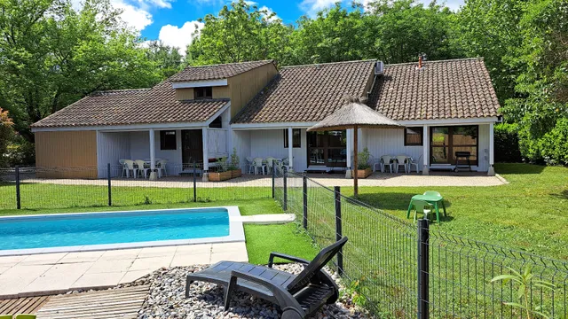 Gite les Petits Chassezac : Location famille jusqu'à 6 pers., piscine proche Vallon-Pont-d'Arc, Gorges d'Ardèche, Sud Ardèche