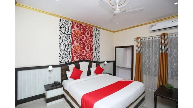 OYO 33349 Budha Palace