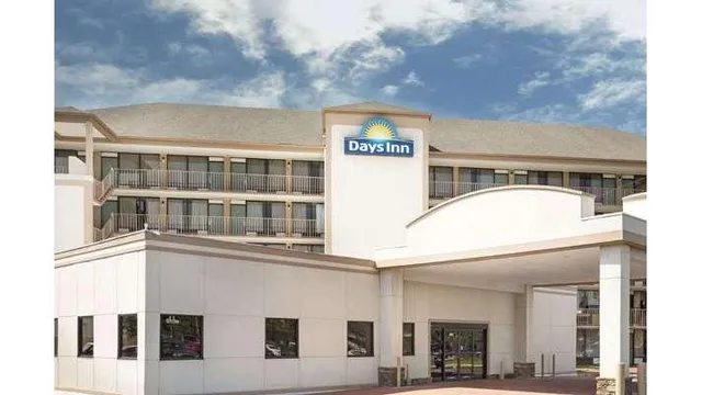Days Inn by Wyndham Columbus-North Fort Moore