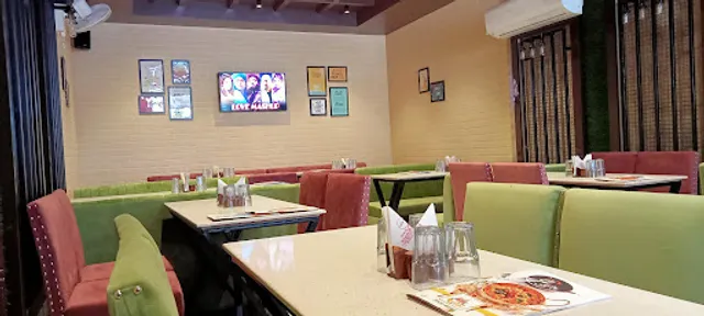 Arora's Fast Food Hub