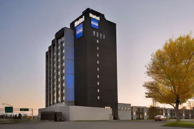 Travelodge by Wyndham Hotel & Convention Centre Quebec City