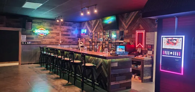 4th & Main Bar and Grill