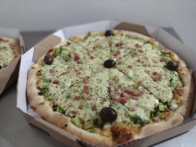 DE LUCCA pizzaria e esfiharia