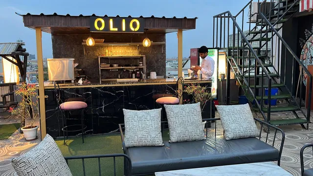 Olio Rooftop Restaurant & Kitchen : Best Rooftop Restaurant / Best Restaurant / Family Restaurant / Cafe in Jaipur