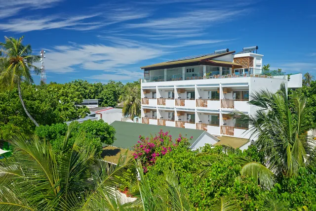 Luau Beach Inn, Maldives