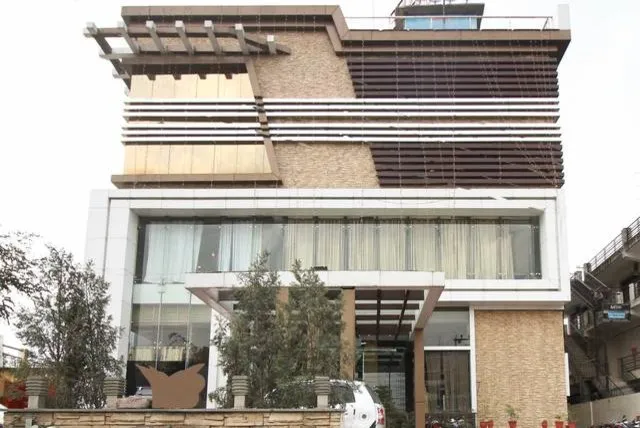 OYO 4964 Golden Oyster Suites