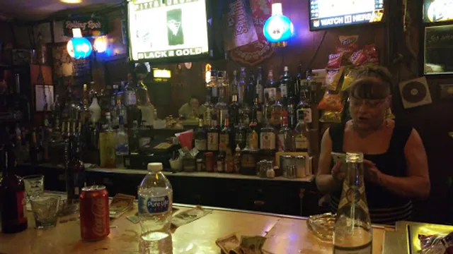 Bob's Tavern & Motel