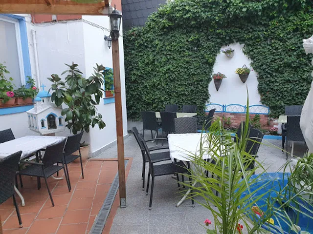 Taverna Kostas mit Hotel