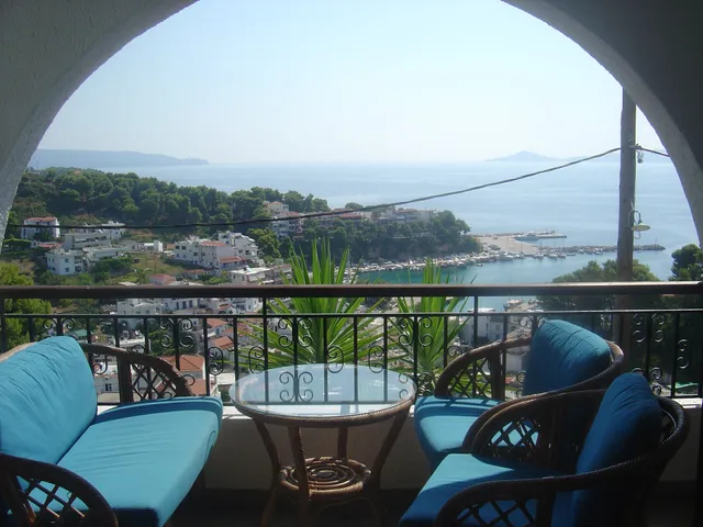 Captain George's Apartments