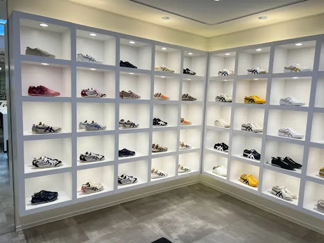 Onitsuka Tiger Ginza Red Concept Store