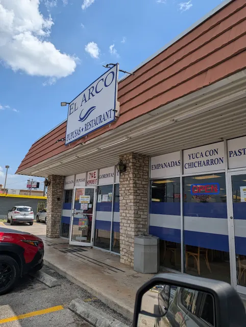 EL ARCO PUPUSAS Restaurant