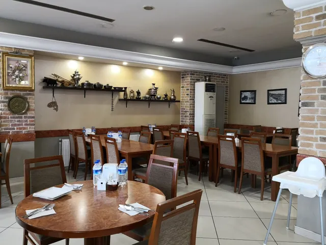 Tarihi Yeşil Pideli Köfte & Izgara Salonu