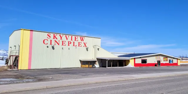 Star Valley Station: Skyview Lanes, Some Dude’s Pizza, Salt River Cinemas