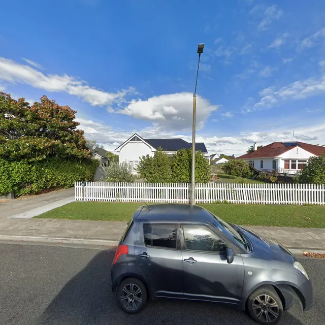 Beautiful Renovated Room with Private En-suite in the Heart of Hastings.