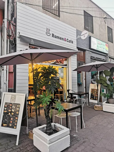 Ramen & cafe