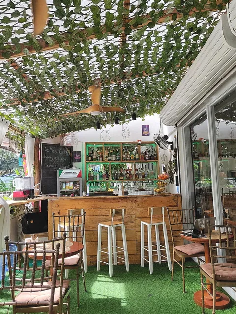 Plates & Bottles Bar and restaurant Siquijor