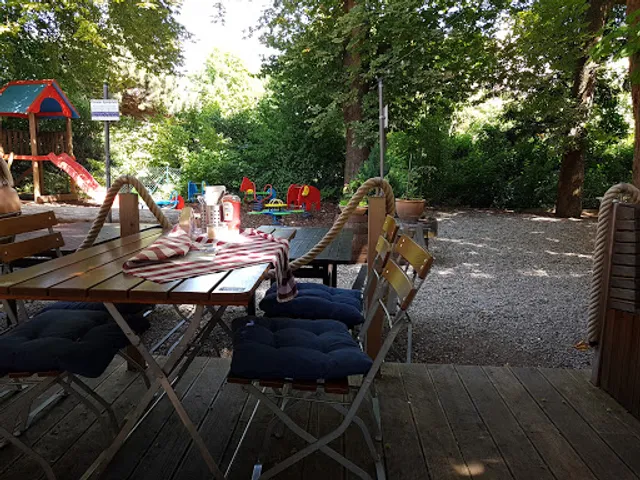 Fifty-Fifty Sports- und Burgerbar