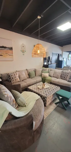 La casa de la reyna furniture store