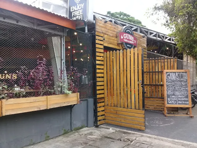 Gunz Cafe