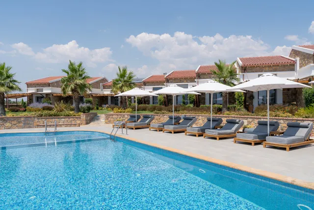 Akrolithos Luxury Suites