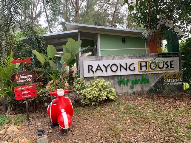 Rayonghouse Resort