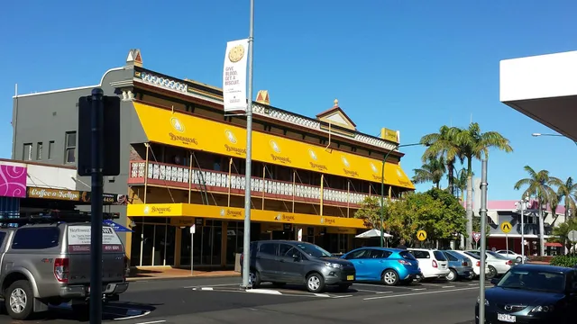 Grand Bundaberg Hotel & Hostel